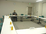会議開始を待つ西川会長１