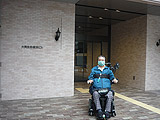 玄関前で金子副会長